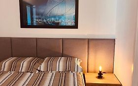 Studio Moderno no Centro - Check-in Digital e Wi-Fi Rápido